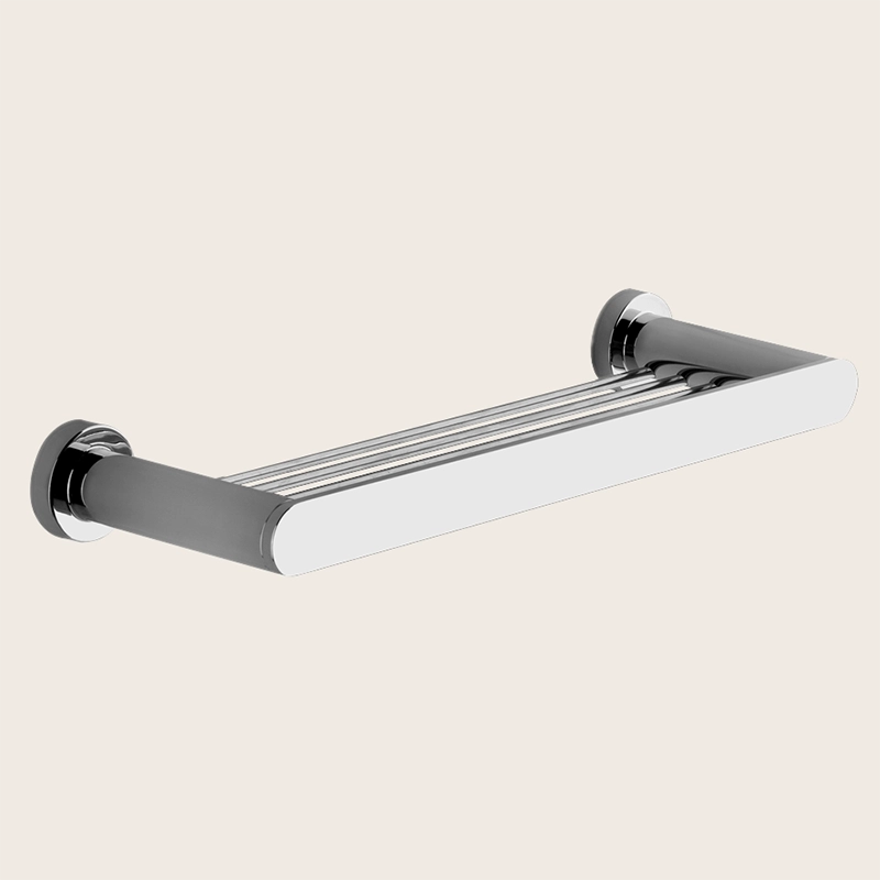 Gessi Emporio Mensola a parete 30 cm cromo Cromo Lucido installato in bagno moderno con ante in vetro temperato