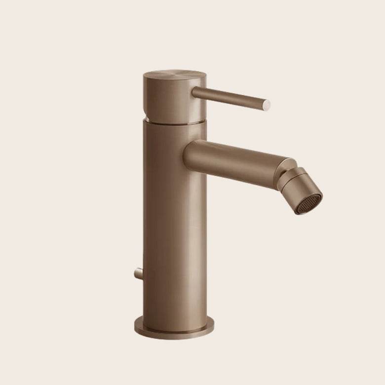 Gessi Flessa Miscelatore bidet monocomando 708 Copper in spazzolato e pvd, vista frontale della maniglia e della bocca di...