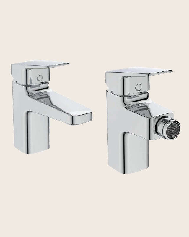 Ideal Standard Ceraplan coppia Miscelatori Lavabo e Bidet ambientato su piano bagno con accessori