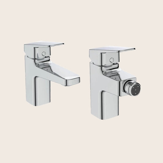 Ideal Standard Ceraplan coppia Miscelatori Lavabo e Bidet ambientato su piano bagno con accessori