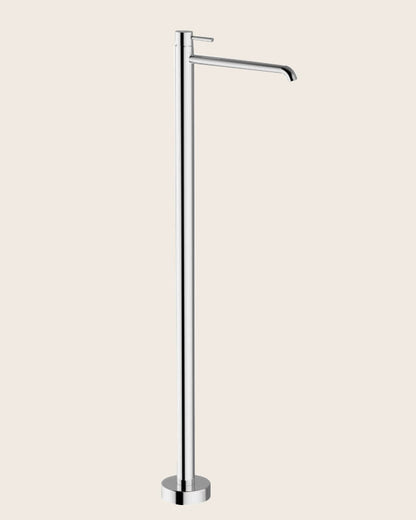 Jabil 35 Miscelatore lavabo da terra completa di parti Cromo Lucido ambientato su piano bagno con accessori - Exagonshop