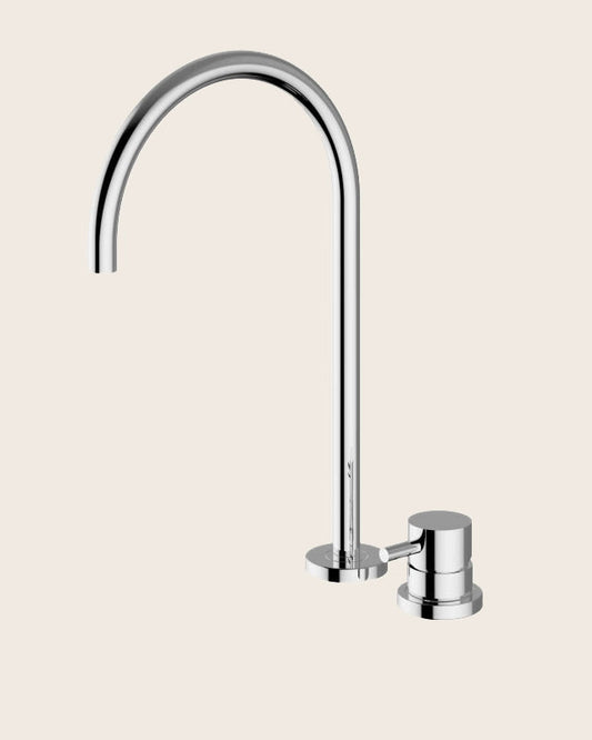 Jabil Miscelatore lavabo 2 fori canna alta e scarico click Cromo Lucido ambientato su piano bagno con accessori - Exagonshop