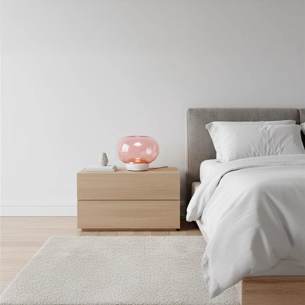Lampada da tavolo 1082LM 3000K bianco La Mariee Linea Light Rame accesa in ambiente, design e diffusione della luce
