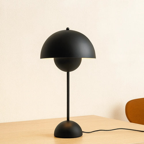 &Tradition Flowerpot VP3 Lampada da tavolo Matt Black Nero Matt accesa in ambiente, design e diffusione della luce
