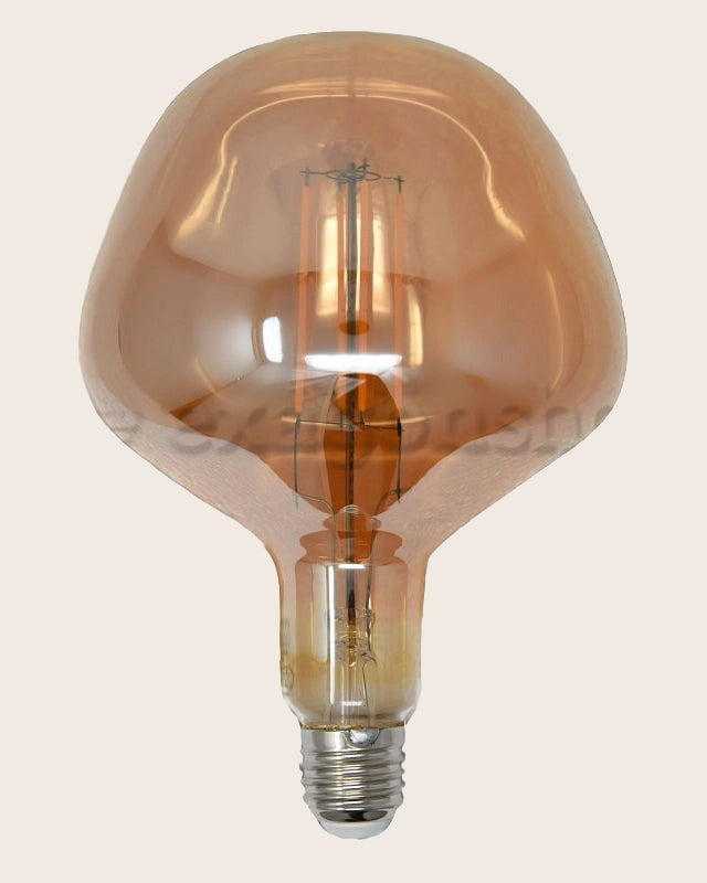 Lampadina ambra Vintage E27 luce calda 305 lumen accesa in ambiente, design e diffusione della luce - Exagonshop