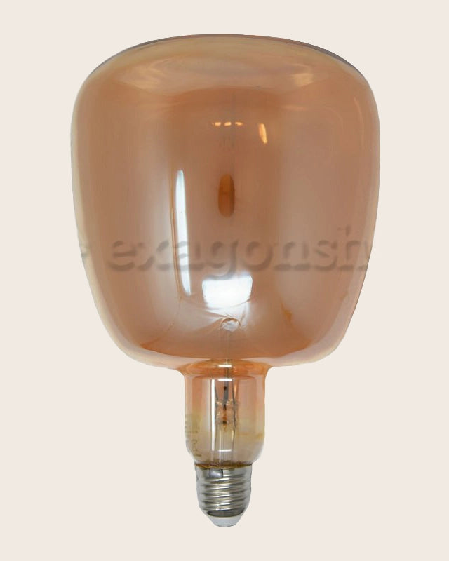 Lampadina ambra Vintage E27 luce calda 310 lumen 2700k accesa in ambiente, design e diffusione della luce - Exagonshop