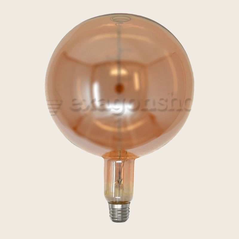 Lampadina ambra Vintage Filament E27 luce calda 270 lumen accesa in ambiente, design e diffusione della luce - Exagonshop