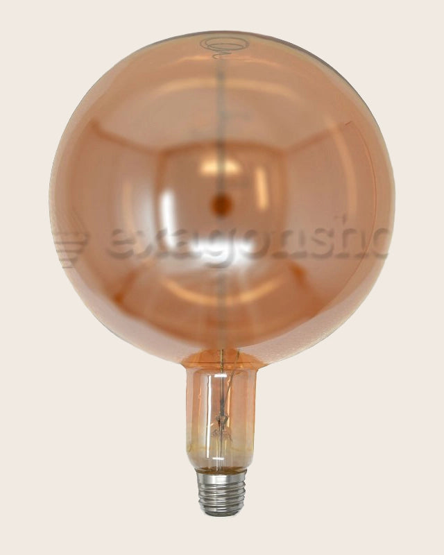 Lampadina ambra Vintage Filament E27 luce calda 270 lumen accesa in ambiente, design e diffusione della luce - Exagonshop