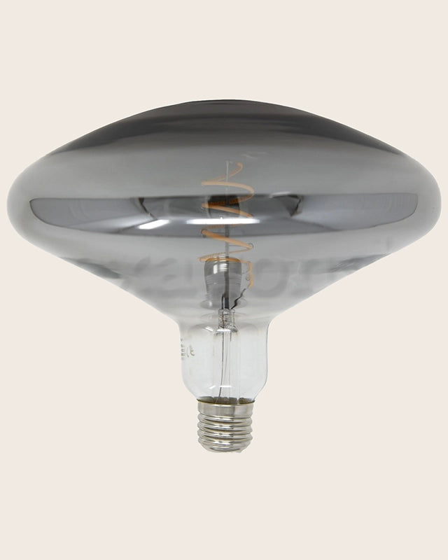 Lampadina smoky Vintage E27 luce calda 150 lumen 2700k accesa in ambiente, design e diffusione della luce - Exagonshop