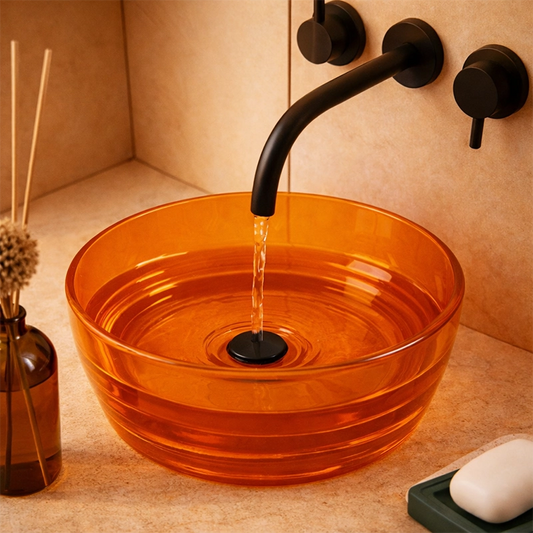 Lavabo 40 cm ciotola da appoggio Ischia in resina ambra ambientato su piano bagno con accessori - Exagonshop