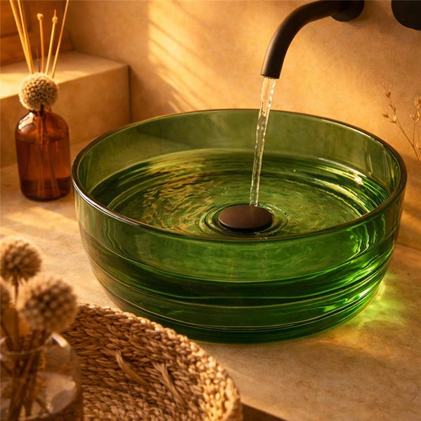 Lavabo 40 cm ciotola da appoggio Ischia in resina verde ambientato su piano bagno con accessori - Exagonshop