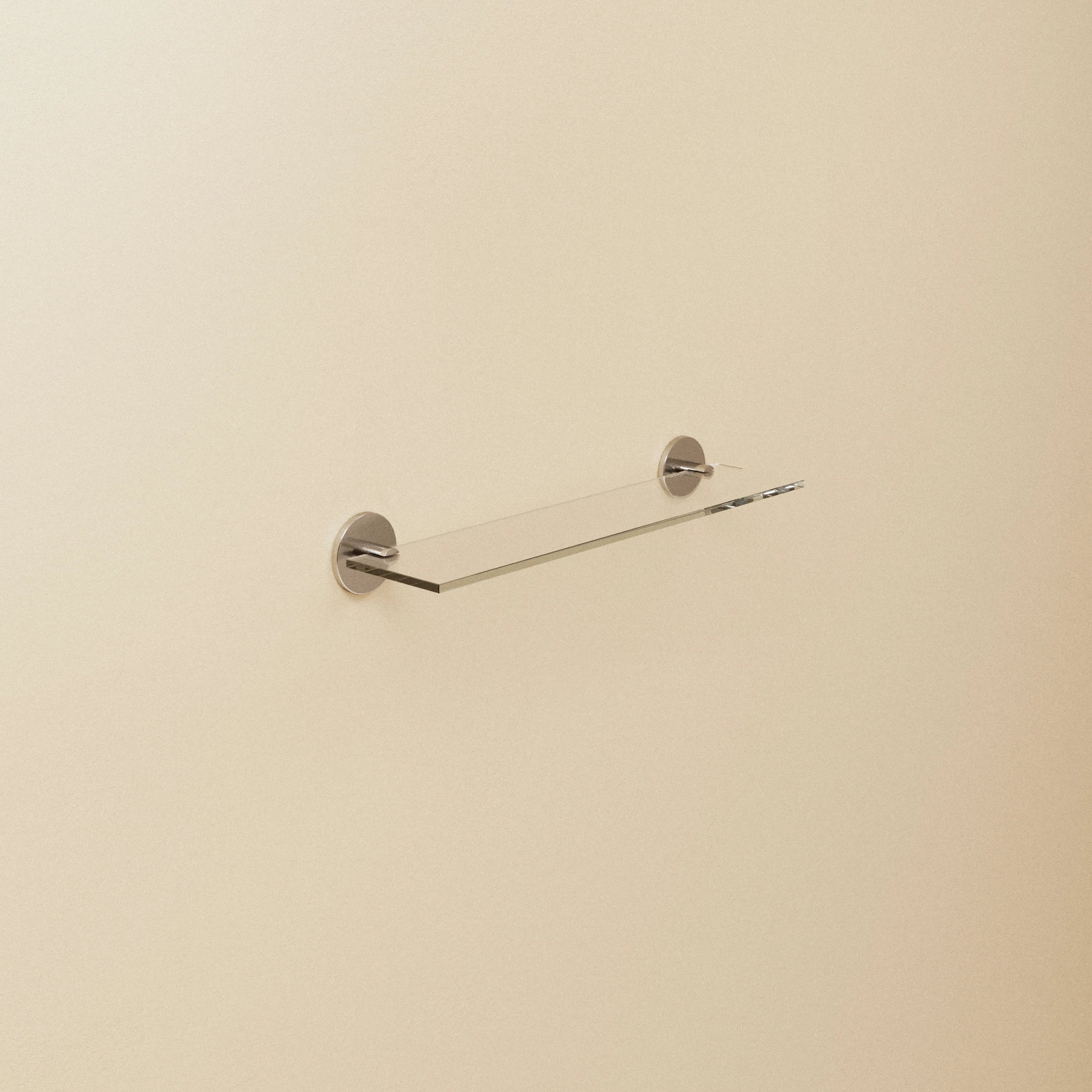 Cosmic Duo Round Mensola bagno 40 cm In Vetro Cromo in acciaio inox e lucido installato in bagno moderno con ante in...
