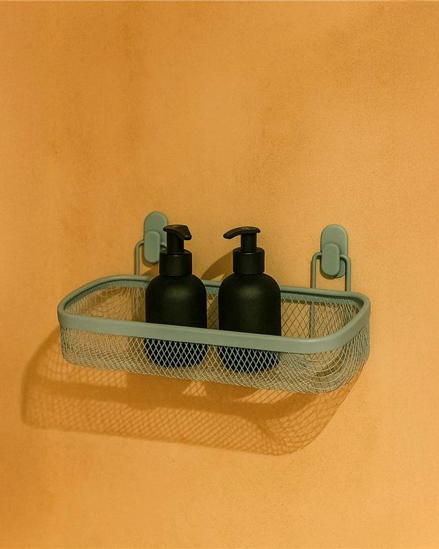 Mensola doccia 1 ripiano verde acqua Taki in opaco e naturale installato in bagno moderno con ante in vetro temperato...