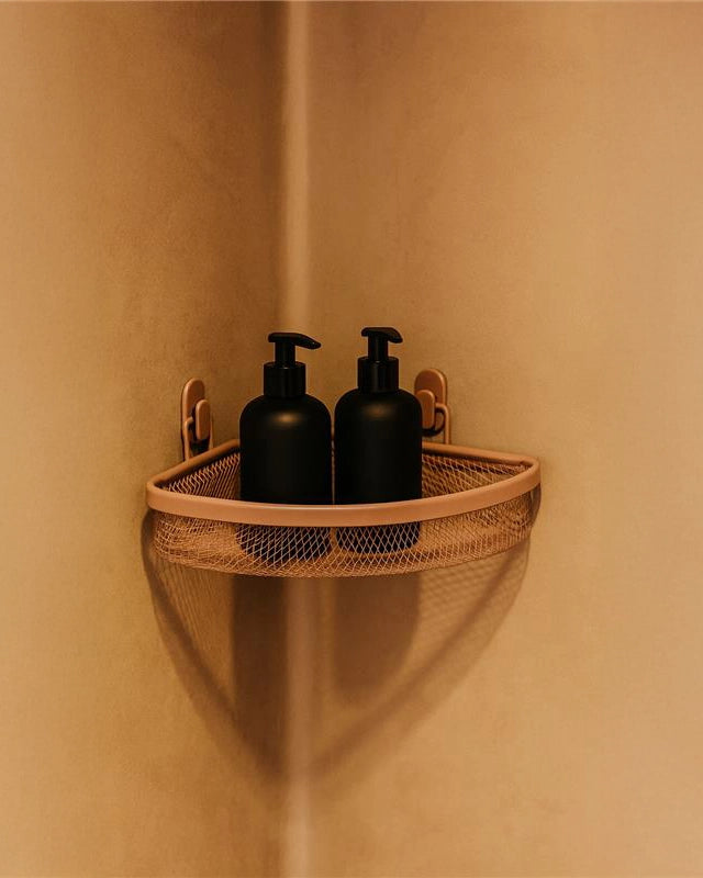 Mensola doccia angolare mocha Taki in naturale installato in bagno moderno con ante in vetro temperato - Exagonshop