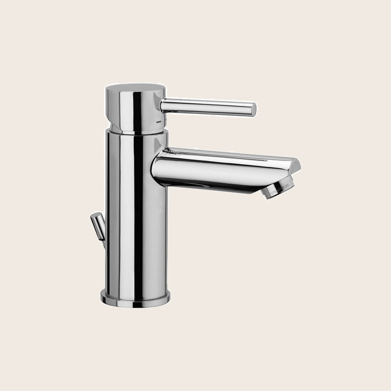 Miscelatore Lavabo Senza Scarico Cromo Sk071h Stick Paffoni Cromo Lucido ambientato su piano bagno con accessori