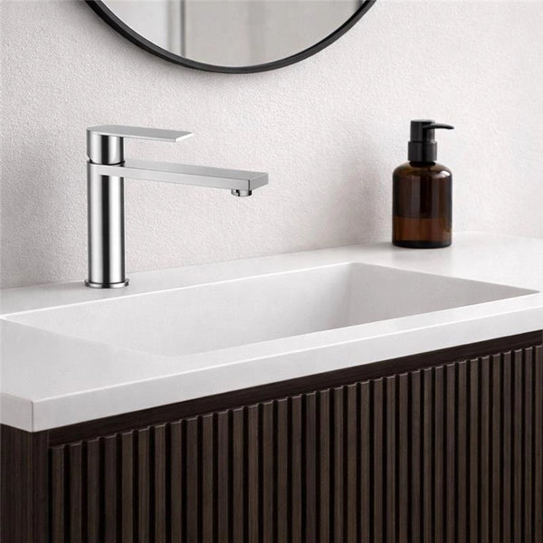 Miscelatore Lavabo in acciaio inox ambientato su piano bagno con accessori - Exagonshop