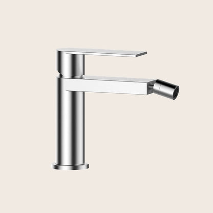 Miscelatore bidet in acciaio inox, dettaglio ravvicinato della finitura e del marchio - Exagonshop