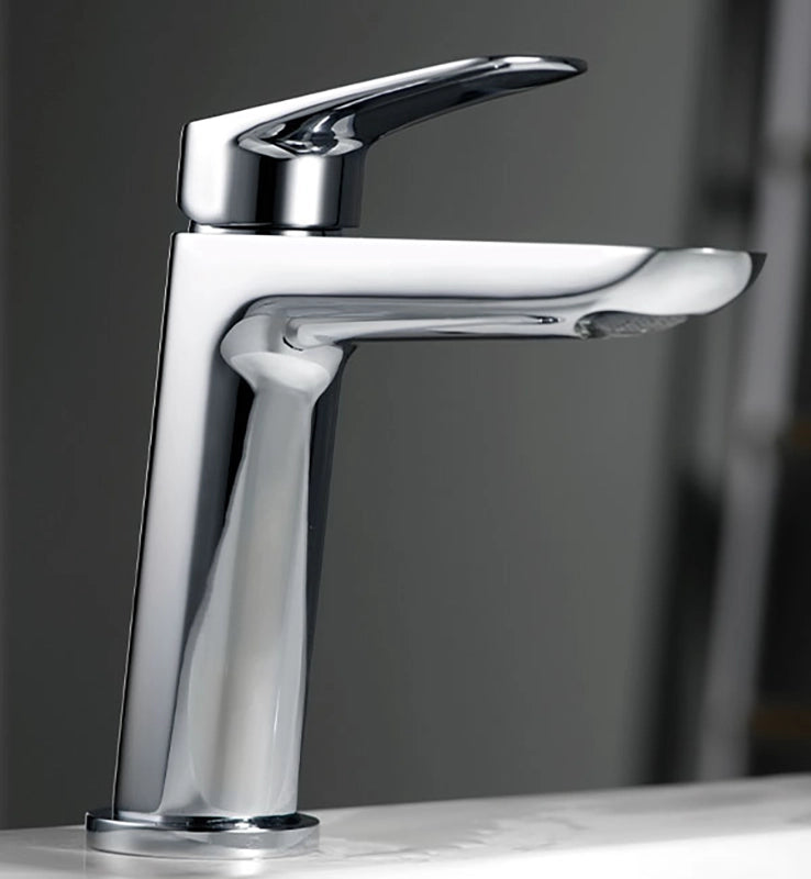Miscelatore lavabo Totem in ottone cromo, vista frontale su sfondo bianco - Exagonshop