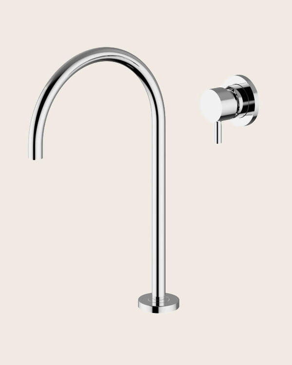 Miscelatore lavabo con controllo remoto a parete cromo Jabil Cromo Lucido ambientato su piano bagno con accessori...