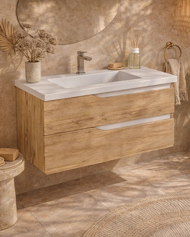 Mobile bagno 100x46 Gaia quercia naturale con lavabo in Rovere Bianco Opaco ambientato in bagno moderno con specchio e...