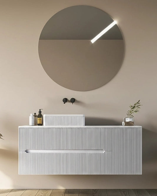 Mobile bagno 100x46 Urbino cannettato bianco opaco con anta in naturale con lavabo e rubinetteria, vista frontale su...