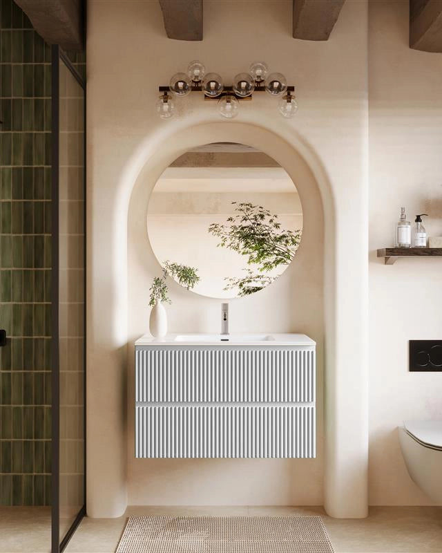 Mobile lavabo in legno con specchio retroilluminato e luce naturale