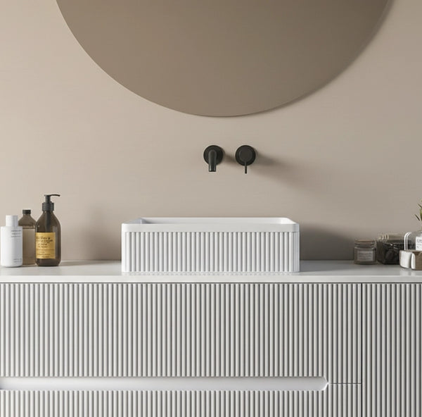 Mobile bagno 120x46 Urbino cannettato bianco opaco con anta e lavabo