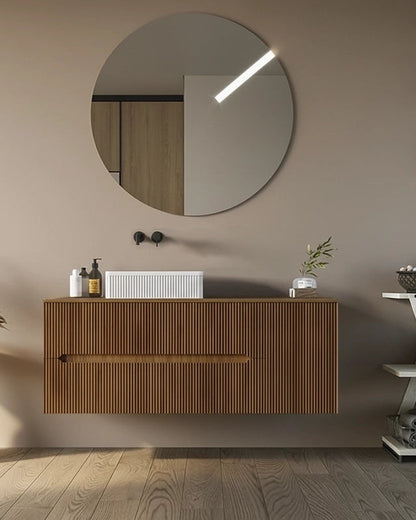 Mobile bagno 120x46 Urbino cannettato noce chiaro con anta in naturale con lavabo e rubinetteria, vista frontale su...