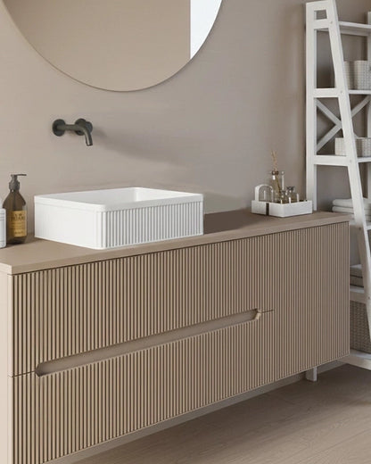 Mobile bagno 120x46 Urbino cannettato tortora opaco con ambientato in bagno moderno con specchio e accessori - Exagonshop