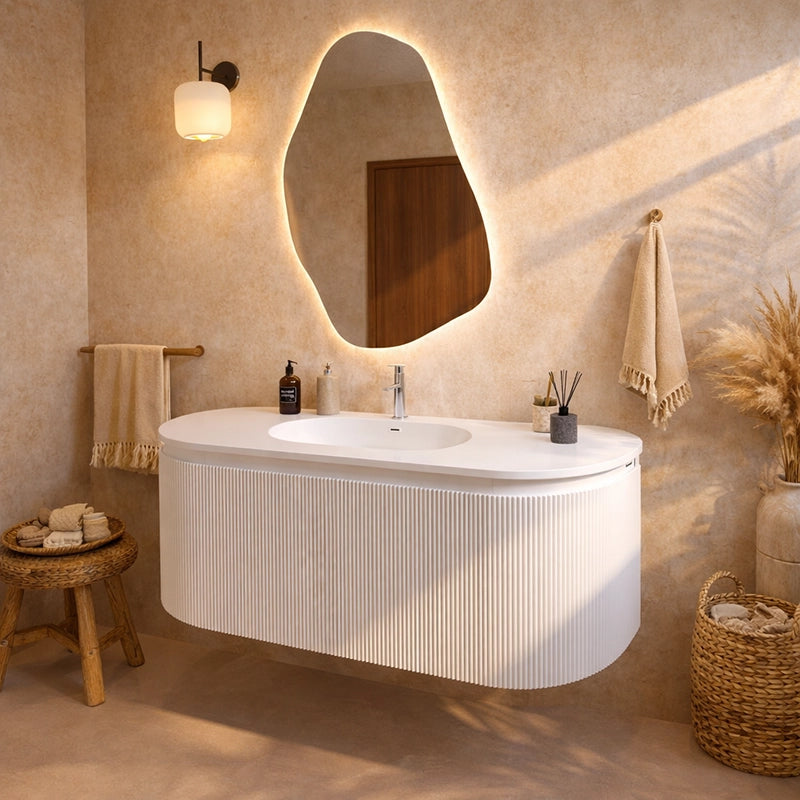 Mobile bagno 120x50 Siviglia cannettato bianco lavabo opaco ambientato in bagno moderno con specchio e accessori - Exagonshop