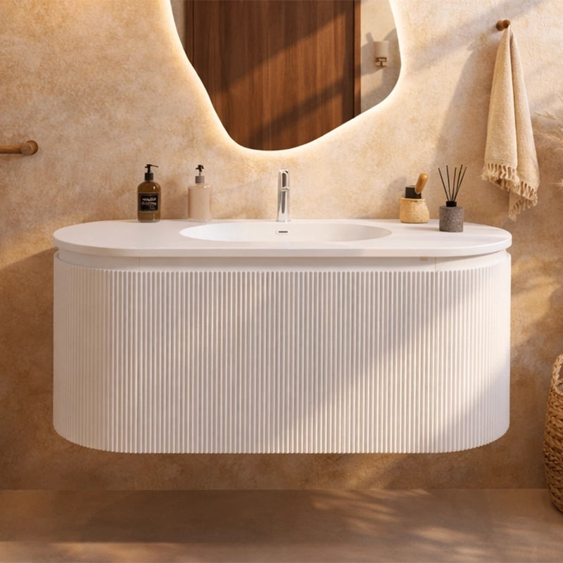 Mobile bagno 120x50 Siviglia cannettato bianco lavabo opaco in naturale con lavabo e rubinetteria, vista frontale su...