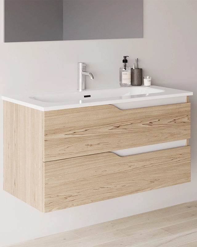 Mobile bagno 60x46 quercia effetto legno con lavabo Gaia in ceramica e lucido con lavabo e rubinetteria, vista frontale...