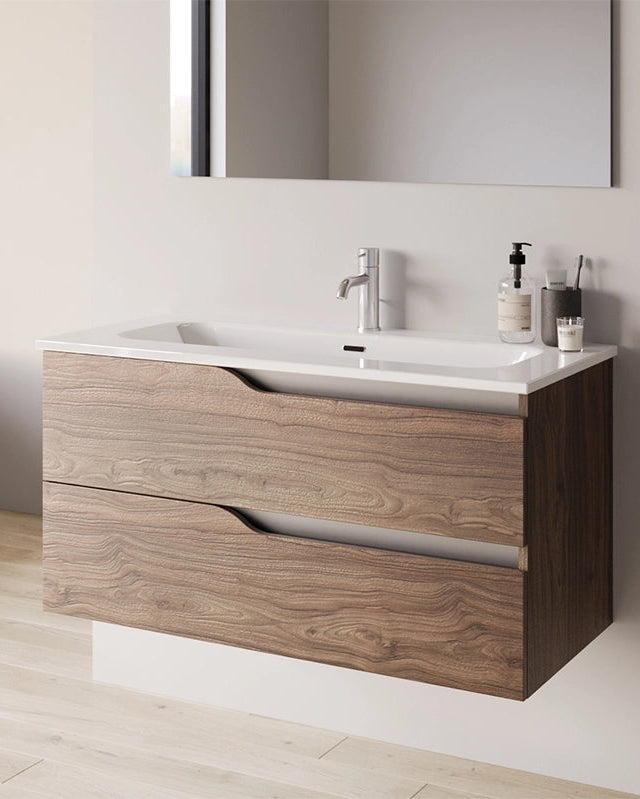 Mobile bagno 60x46 tabacco effetto legno con lavabo Gaia in ceramica e opaco con lavabo e rubinetteria, vista frontale su...