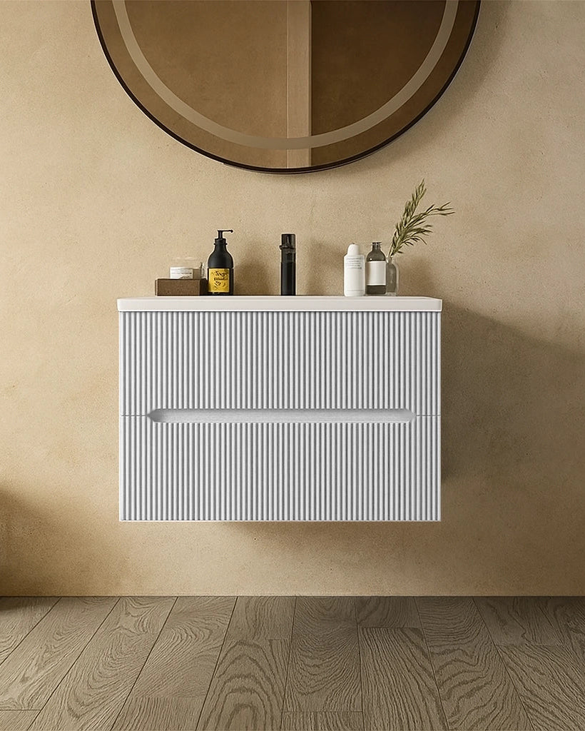 Mobile bagno bianco opaco 70x46 cannettato Urbino con con lavabo e rubinetteria, vista frontale su sfondo neutro - Exagonshop
