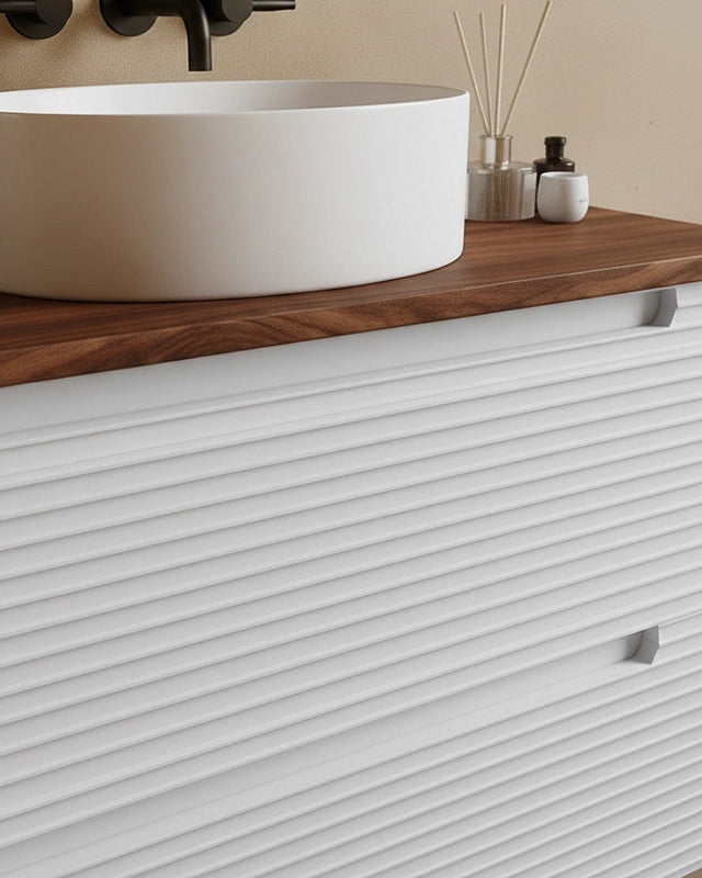 Mobile bagno bianco opaco 80x45 Mango top noce e lavabo, dettaglio ravvicinato della finitura e del cassetto - Exagonshop