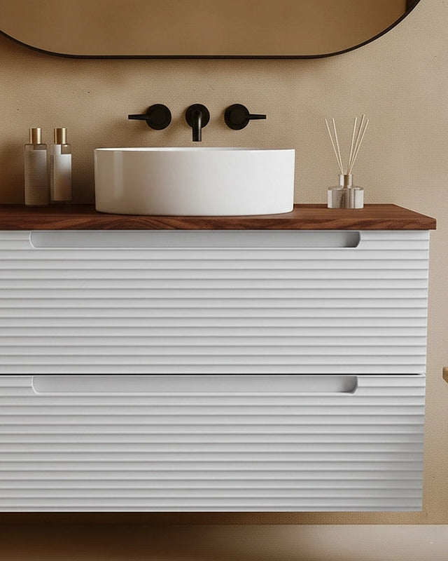 Mobile bagno bianco opaco 80x45 Mango top noce e lavabo, vista laterale della struttura sospesa - Exagonshop
