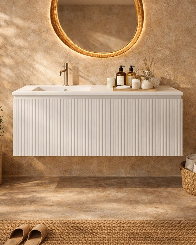Mobile bagno cannettato 120X46 Pisa bianco lavabo resina in mdf e opaco con lavabo e rubinetteria, vista frontale su...