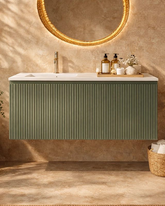 Mobile bagno cannettato 120X46 Pisa verde lavabo resina ambientato in bagno moderno con specchio e accessori - Exagonshop