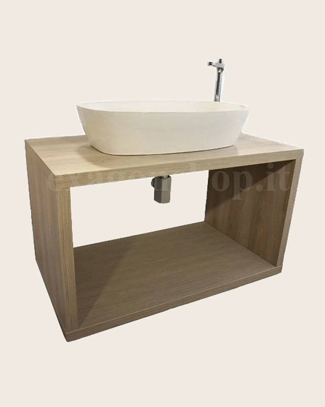Mobile bagno 90 cm effetto legno Olmo senza lavabo con vano in naturale con lavabo e rubinetteria, vista frontale su...