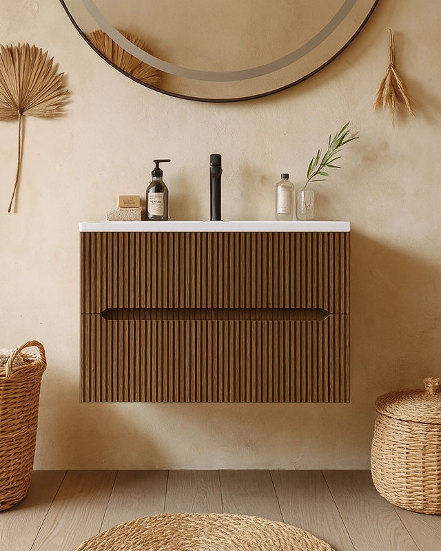 Mobile bagno noce chiaro 70x46 cannettato Urbino con lavabo in naturale con lavabo e rubinetteria, vista frontale su...