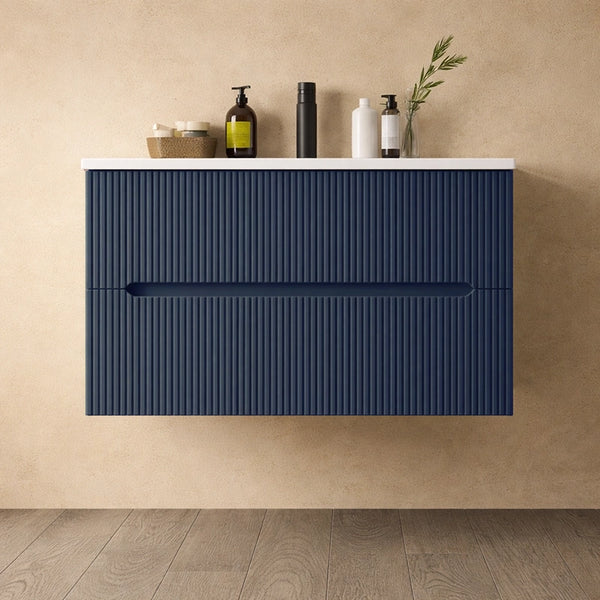 Mobile bagno petrolio 70x46 cannettato Urbino con lavabo in naturale con lavabo e rubinetteria, vista frontale su sfondo...