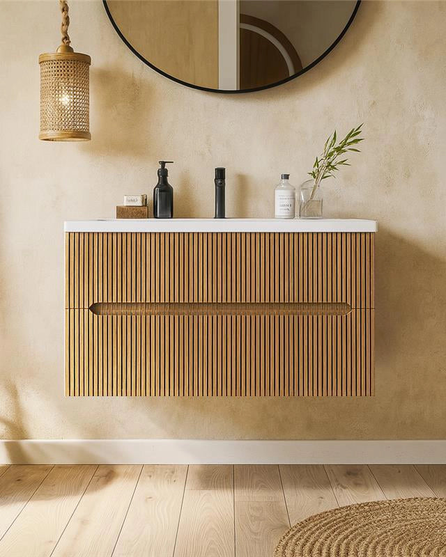 Mobile bagno rovere 120x46 cannettato Urbino lavabo in in naturale con lavabo e rubinetteria, vista frontale su sfondo...
