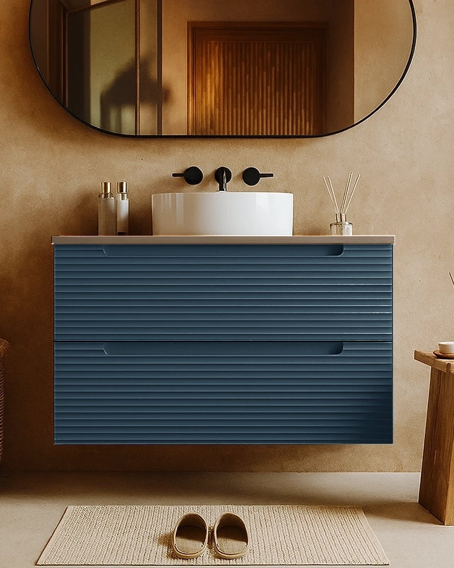 Mobile bagno sky blue 80x45 Mango top noce e lavabo da con lavabo e rubinetteria, vista frontale su sfondo neutro...