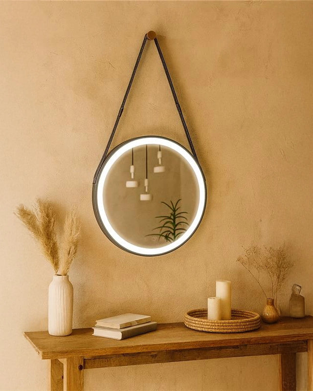 New Line Atollo specchio 50 cm illuminato tondo nero accesa in ambiente, design e diffusione della luce - Exagonshop