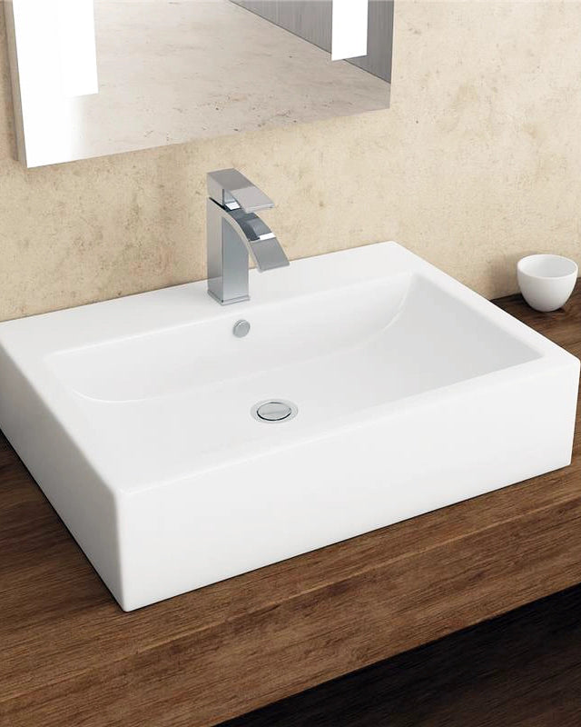 Lavabo 61x44 Da Appoggio con bordo rubinetteria In ambientato su piano bagno con accessori - Exagonshop