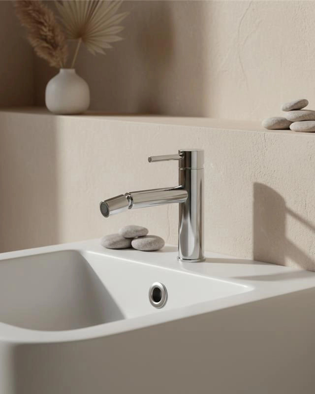 New line miscelatore per bidet in acciaio inox cromo Cromo Lucido in cromato, vista frontale della maniglia e della bocca...