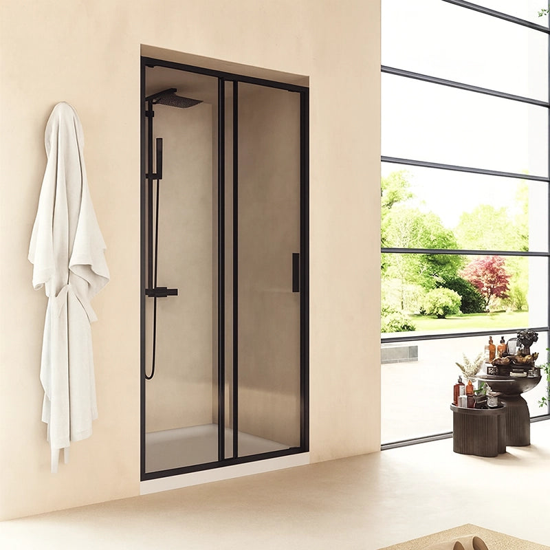 Nicchia doccia 100 scorrevole Rio vetro 6 mm trasparente H in alluminio e opaco installato in bagno moderno con ante in...