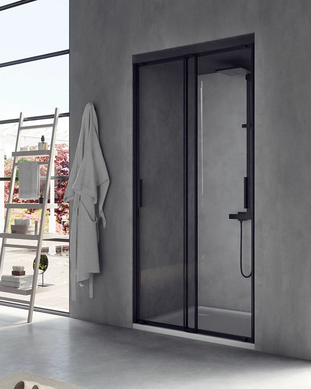 Nicchia doccia 100 scorrevole Rio vetro 6 mm trasparente H installato in bagno moderno con ante in vetro temperato...