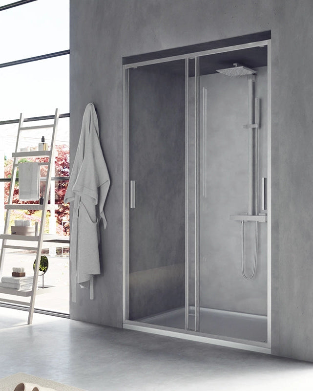 Nicchia doccia 120 scorrevole Rio vetro 6 mm trasparente H installato in bagno moderno con ante in vetro temperato...
