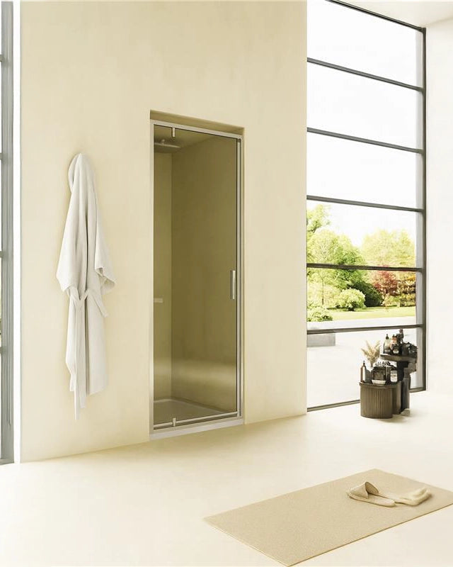 Nicchia doccia 80 cm Rio a pivot vetro 6 mm trasparente H in alluminio installato in bagno moderno con ante in vetro...